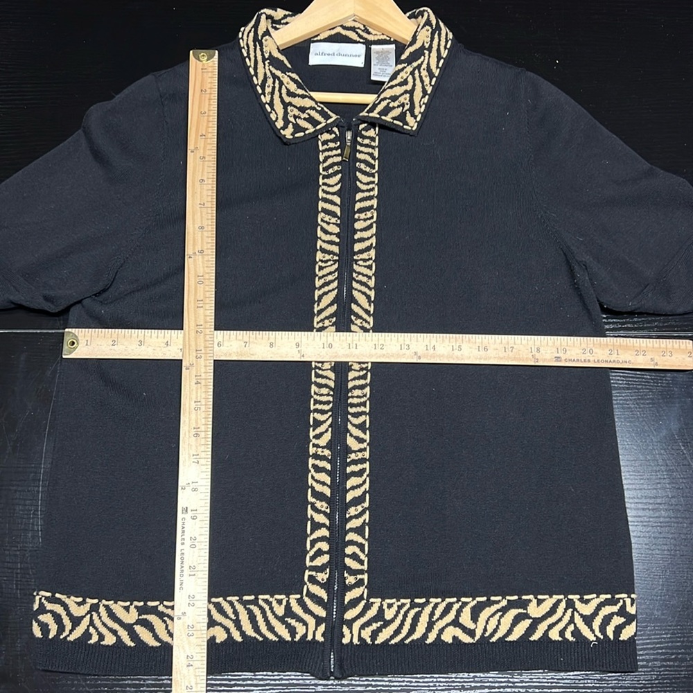 Alfred Dunner Top Sweater Cardigan Zip Up Black‎ Tan Animal Print L Long Sleeve - Picture 3 of 9
